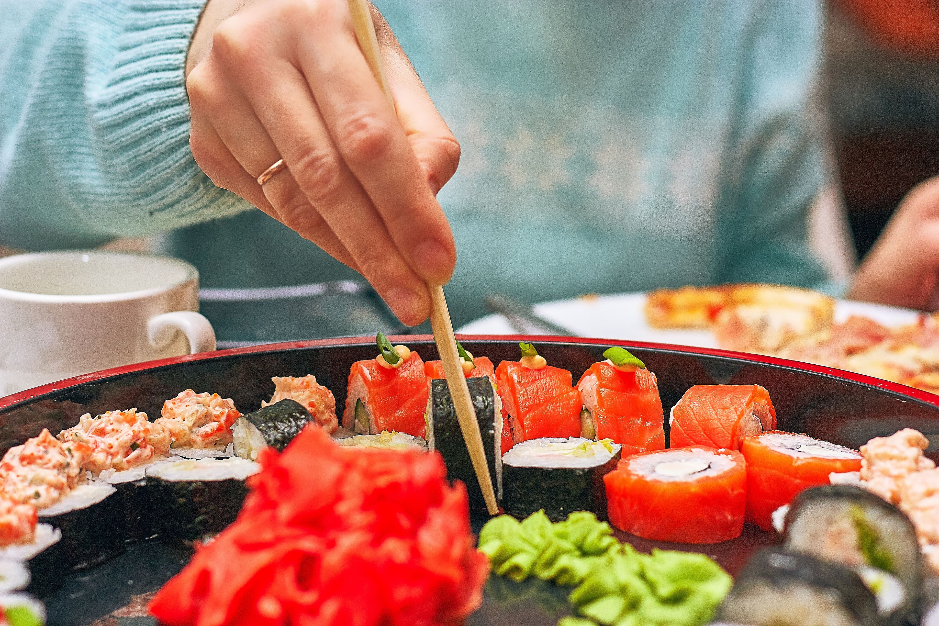 Cách Thưởng Thức Sushi Như Người Nhật: Hướng Dẫn Từ A–Z